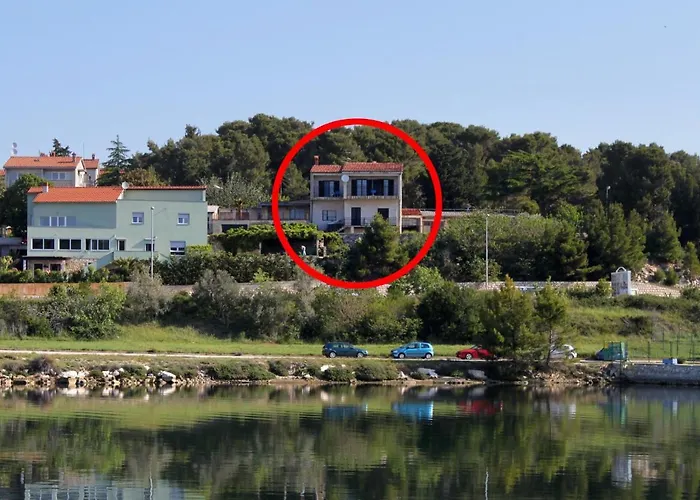 Apartments With A Parking Space Pula - 7681